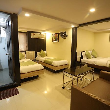 Hotel Happyland Mumbai Room photo