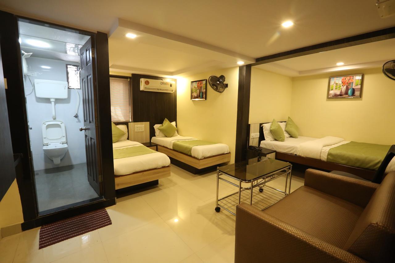 Hotel Happyland Mumbai Room photo