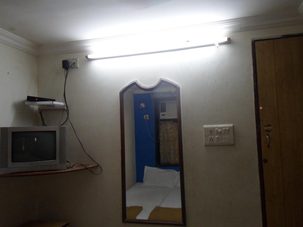 Hotel Happyland Mumbai Exterior photo