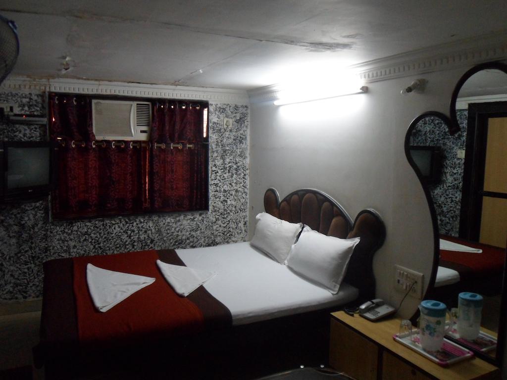 Hotel Happyland Mumbai Exterior photo