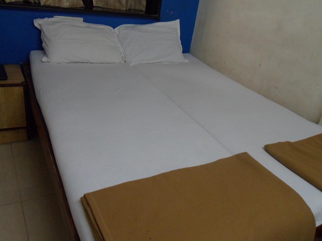 Hotel Happyland Mumbai Room photo