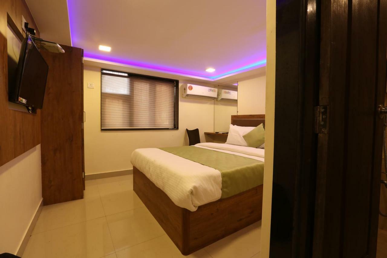 Hotel Happyland Mumbai Exterior photo