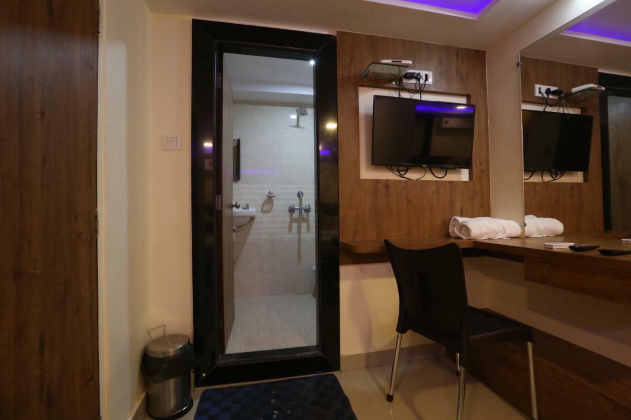 Hotel Happyland Mumbai Exterior photo
