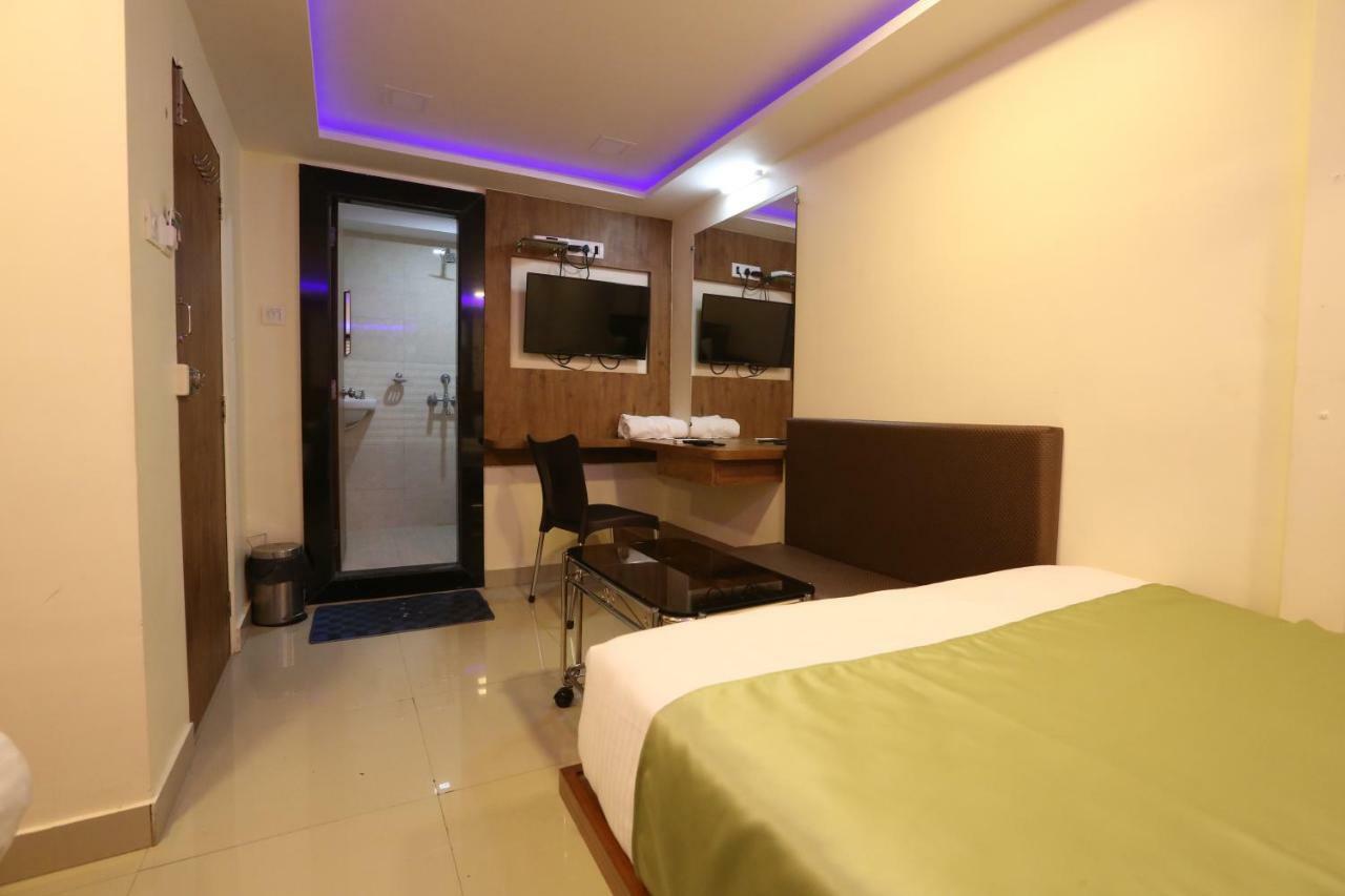 Hotel Happyland Mumbai Exterior photo