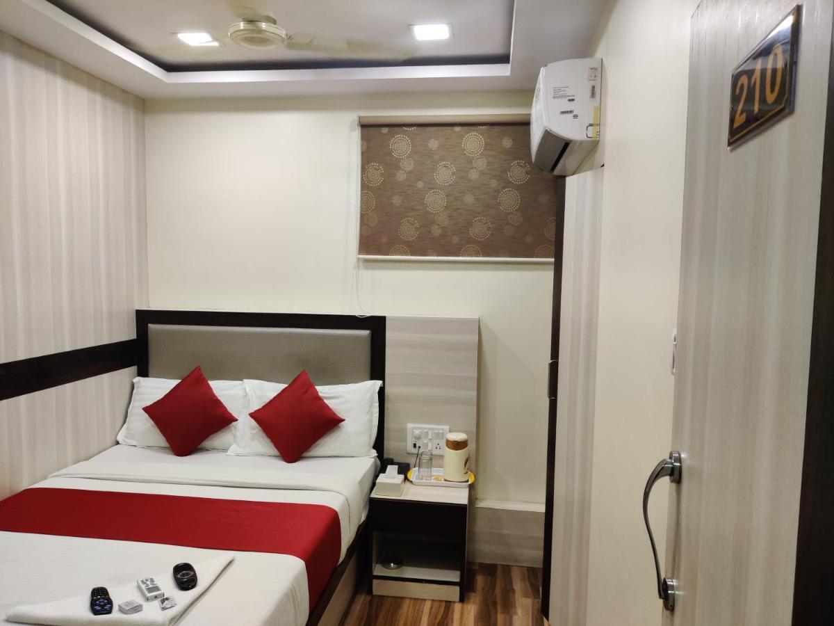 Hotel Happyland Mumbai Exterior photo